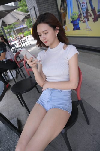 短发牛仔的漂亮女生【2.4G】-漫镜吧