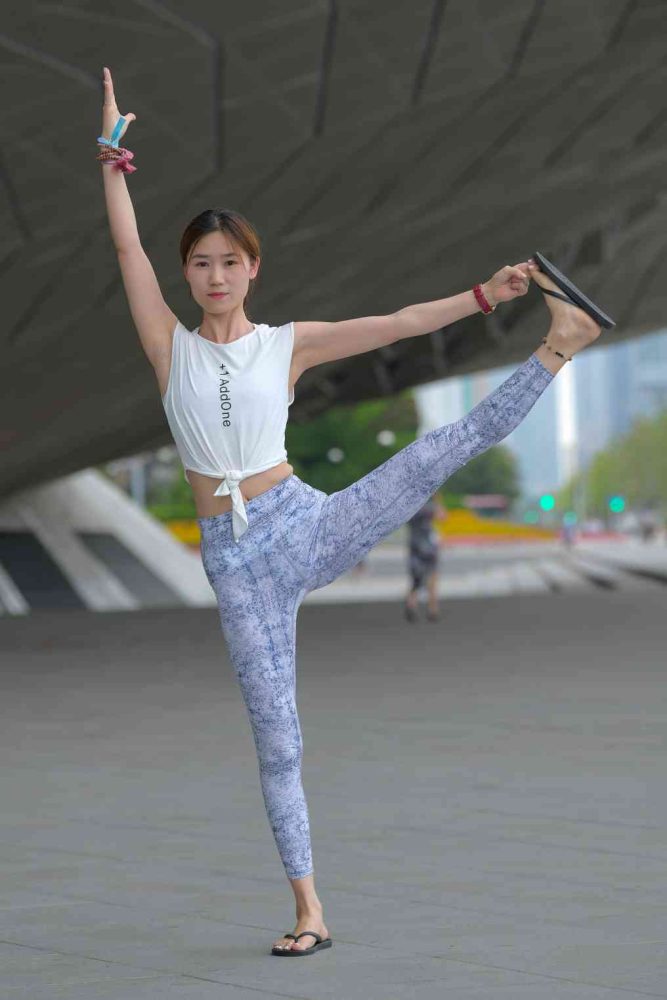 表演瑜伽的女孩【176P】04017-漫镜吧