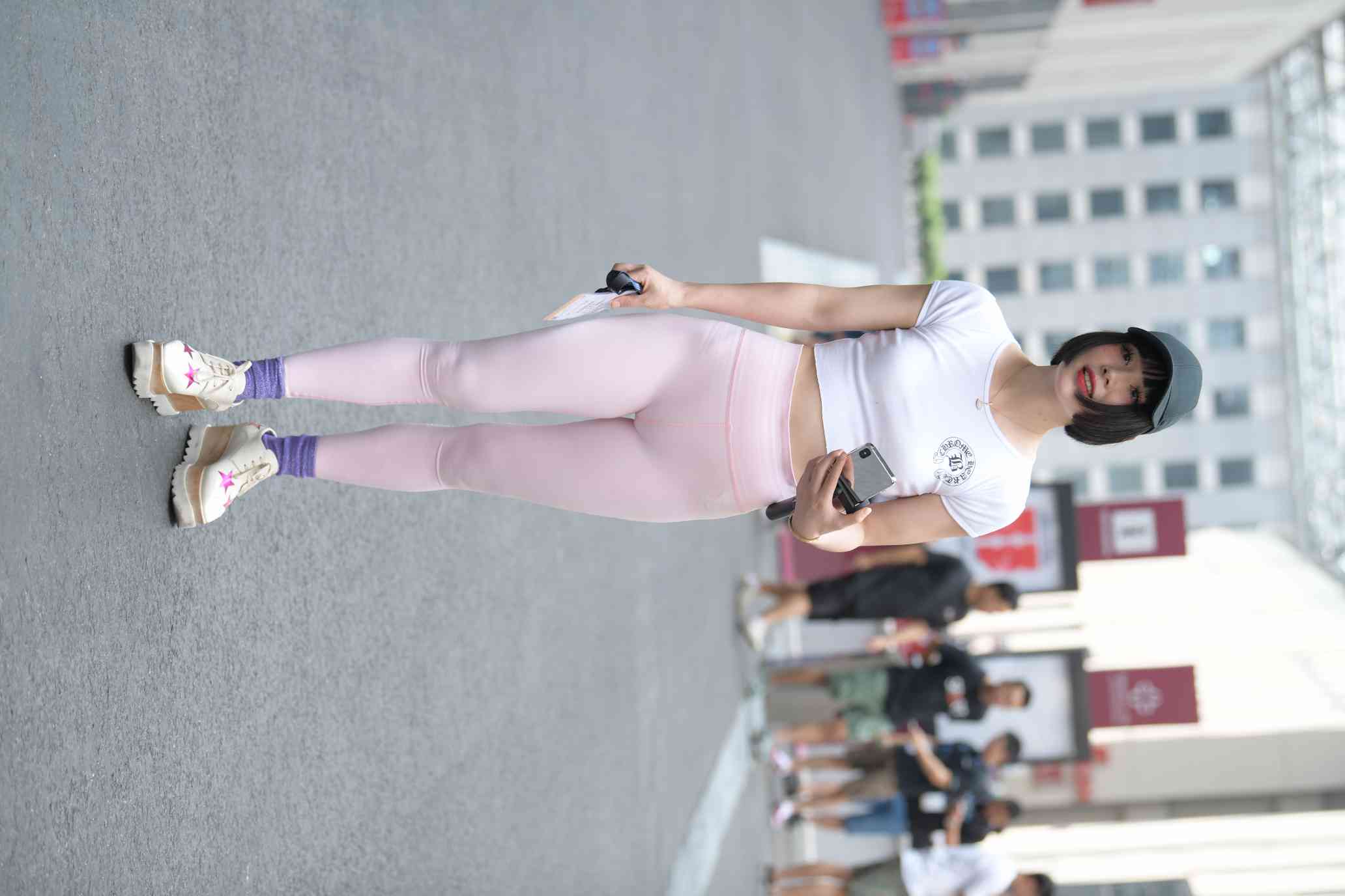 图片[2]-短发鸭舌帽时尚女生【102P】04022-漫镜吧