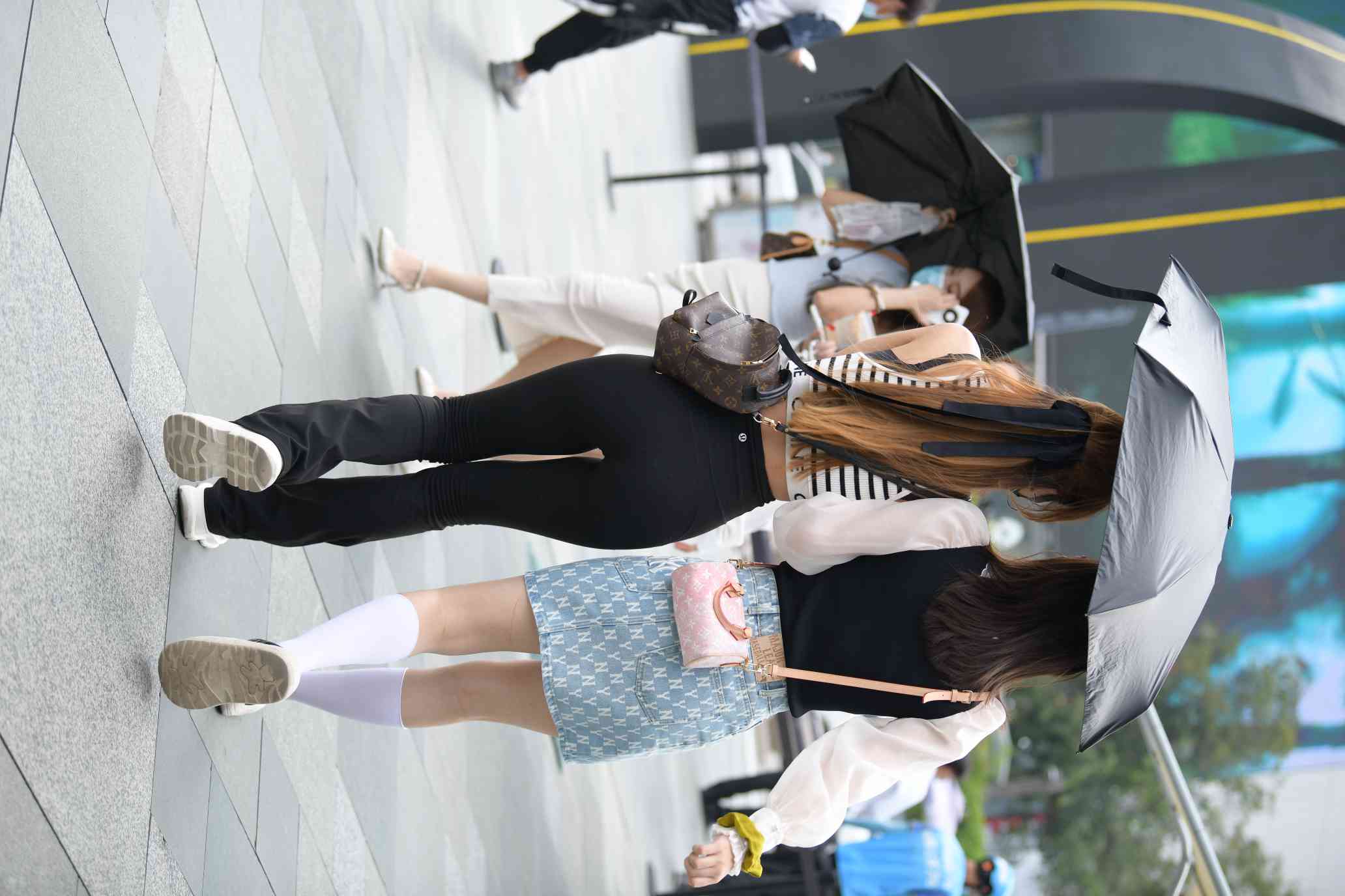 图片[3]-打伞的瑜伽裤姑娘【93P】04032-漫镜吧