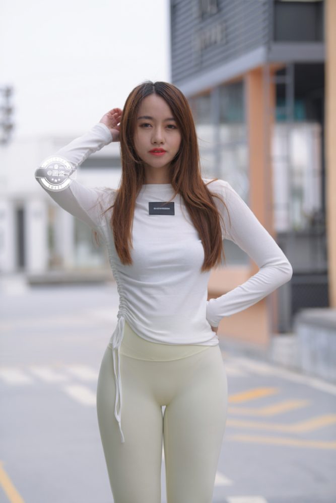 漂亮的白色瑜伽裤女孩 J1441 696P1V-21.4GB-漫镜吧