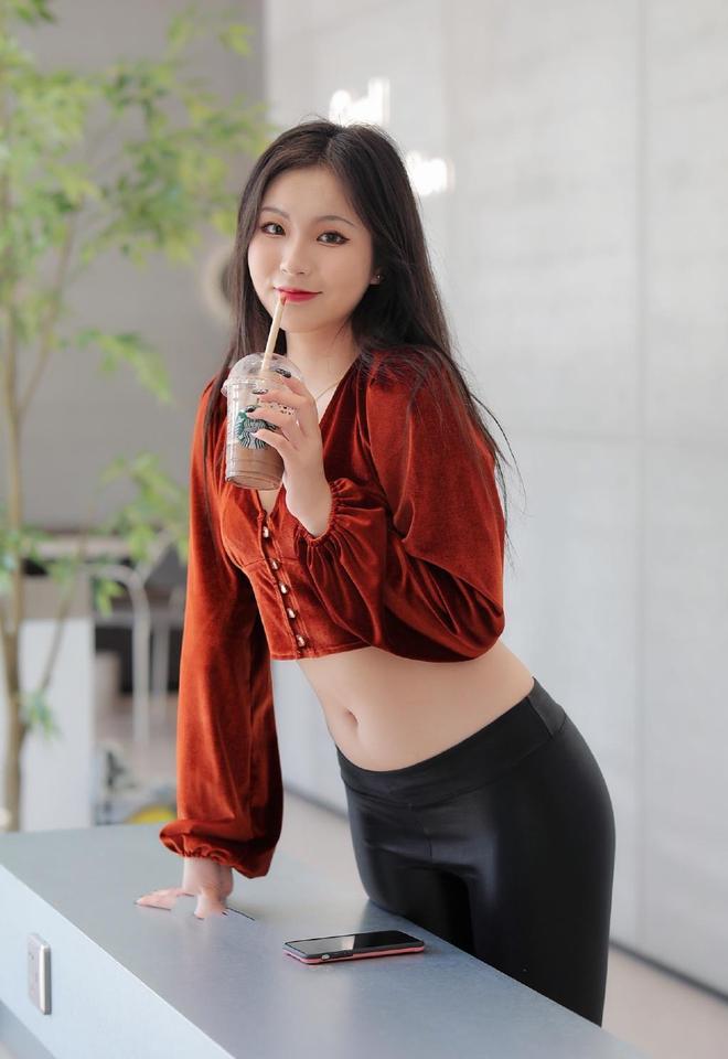 图片[3]-非常甜美的皮裤女孩 J1236 322P11V-16.4GB-漫镜吧