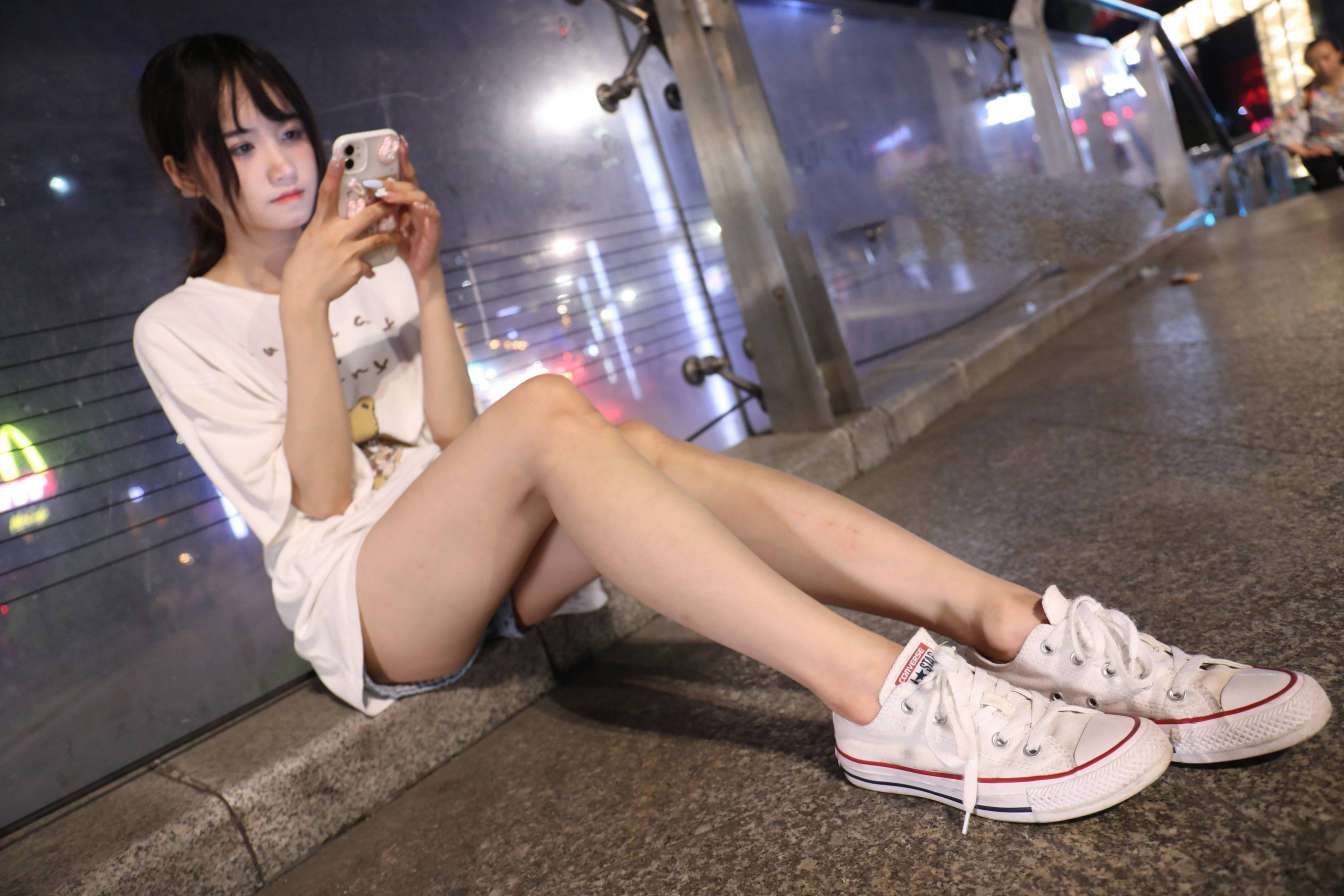 图片[3]-KTV里唱歌的长腿帆布鞋女孩【102P】20015-漫镜吧