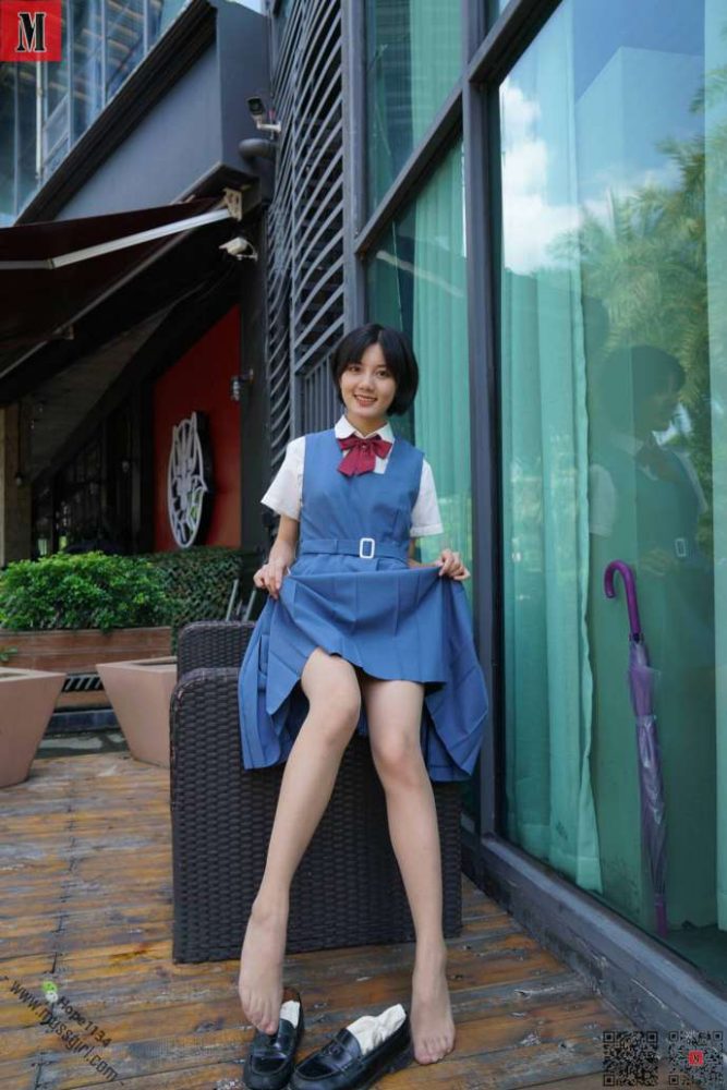 一副学生模样的短发姑娘【112P】20023-漫镜吧