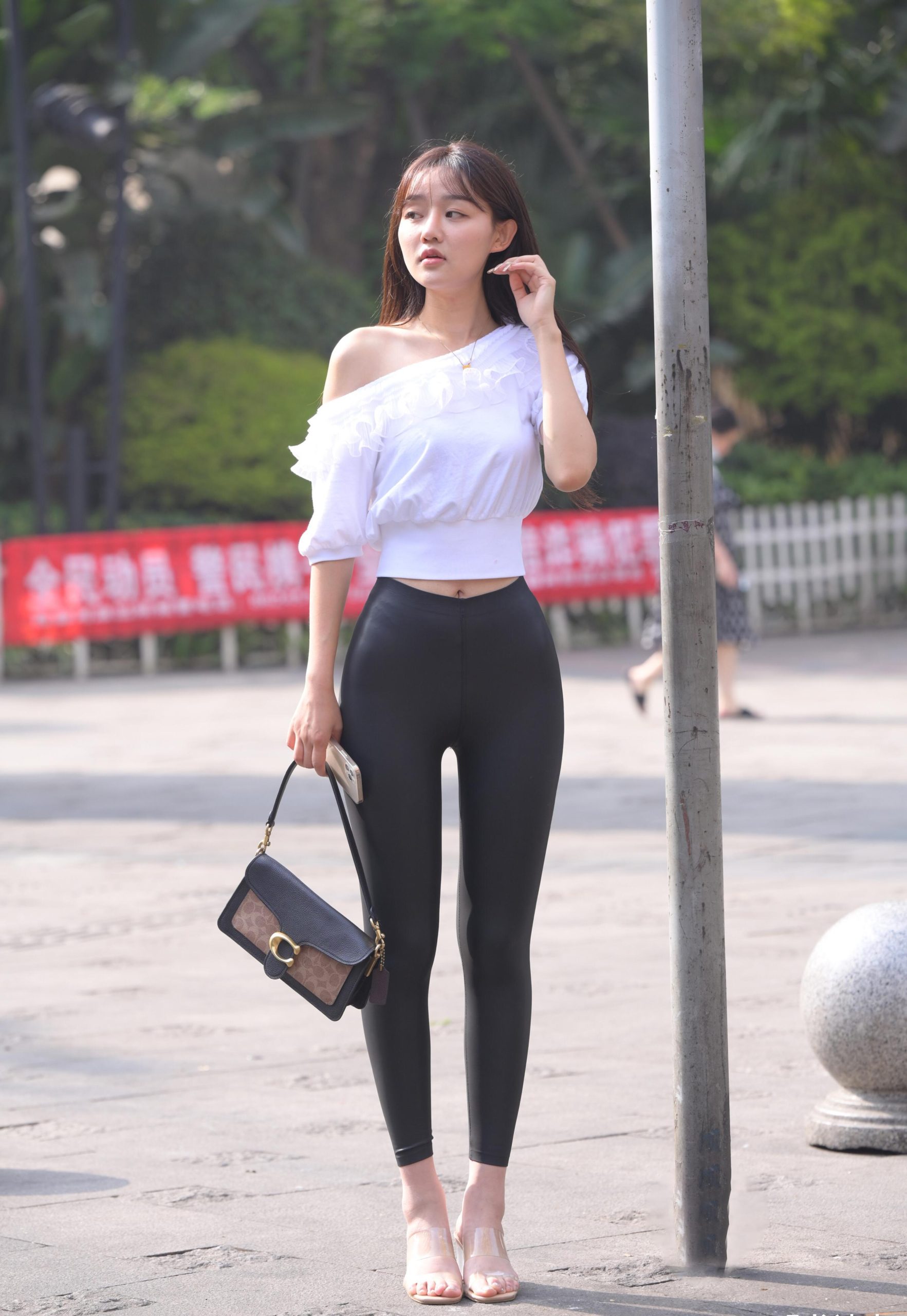 图片[5]-笑容非常甜美且治愈的皮裤女孩 J1945 751P1V-22.1GB-漫镜吧
