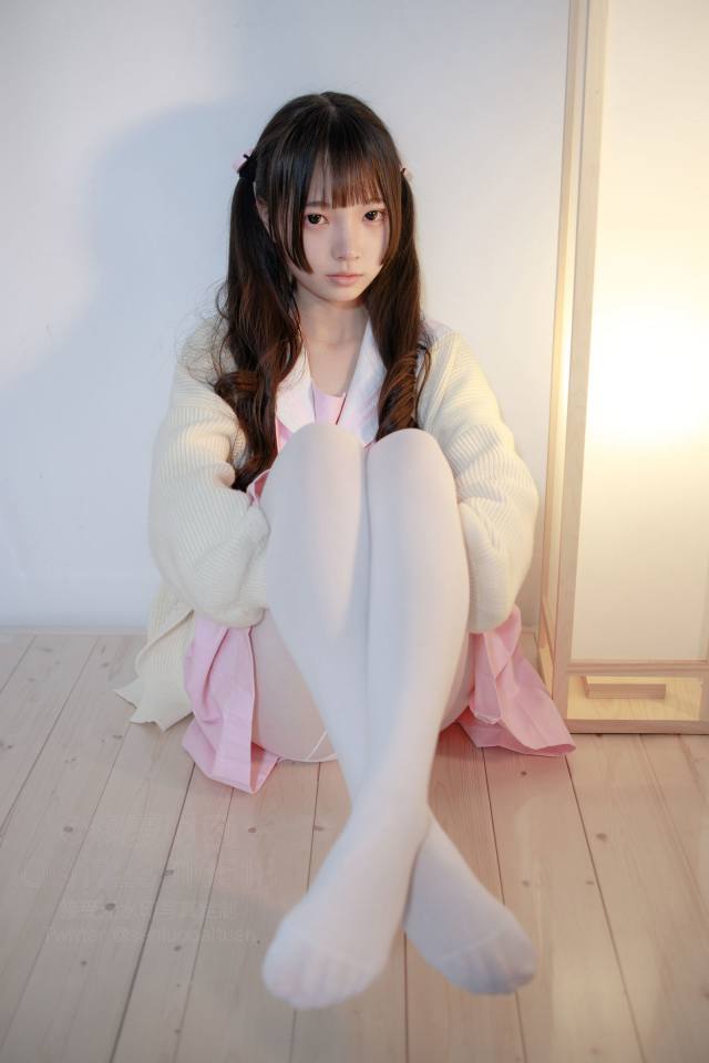 好像有什么心事的白丝双马尾女孩【59P】20022-漫镜吧