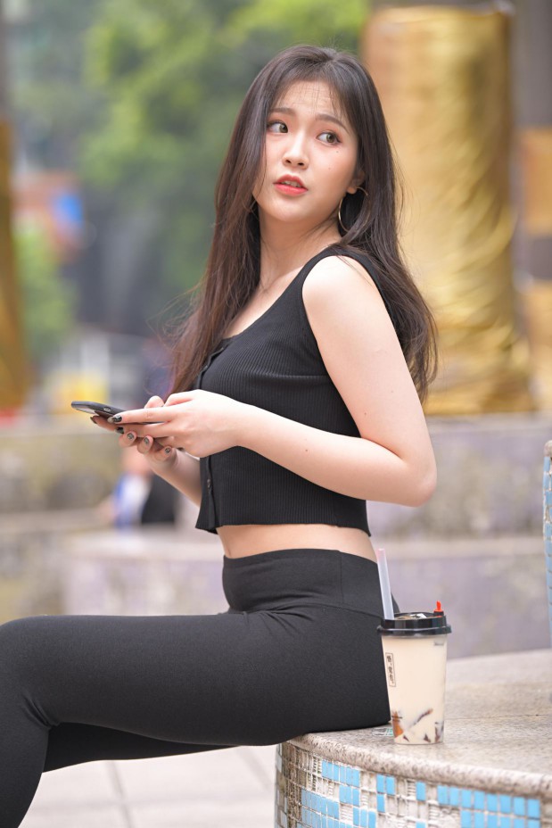 喝奶茶的黑色瑜伽裤长发姑娘【376P】00055-漫镜吧