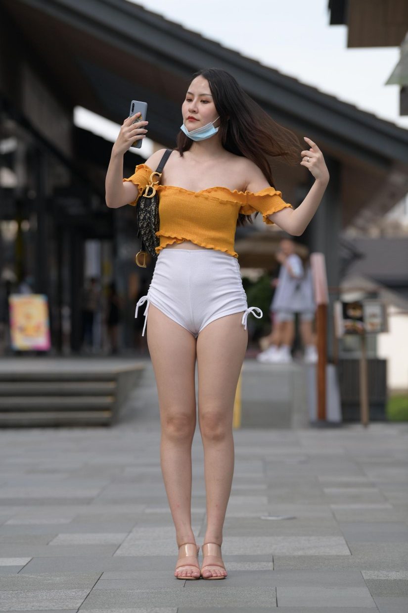 高腰白色短裤的漂亮女孩【767P】00065-漫镜吧