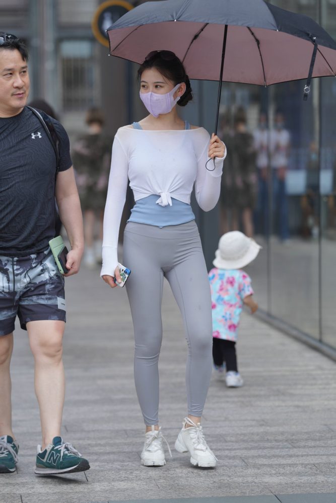 街拍逛街的瑜伽裤小女人  J2874 36P-469MB-漫镜吧