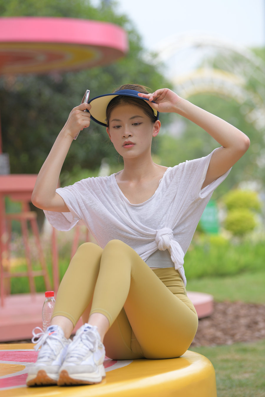 戴着遮阳帽的瑜伽裤女孩J2965 796P1V-27.1GB-漫镜吧