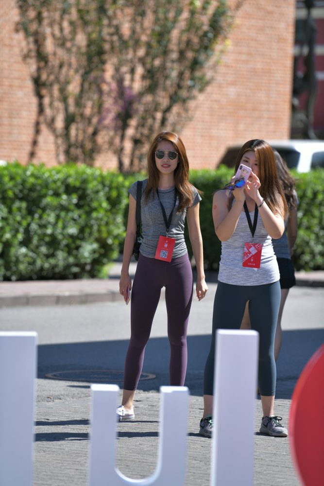 紫色瑜伽裤墨镜导游J4604 27P-336MB-漫镜吧