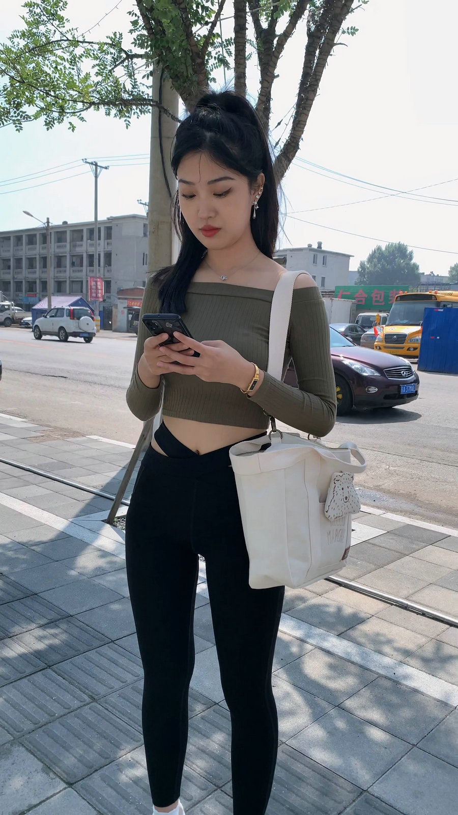 刚刚健身结束的高马尾瑜伽裤女孩J4111 MP4-8.97GB-漫镜吧