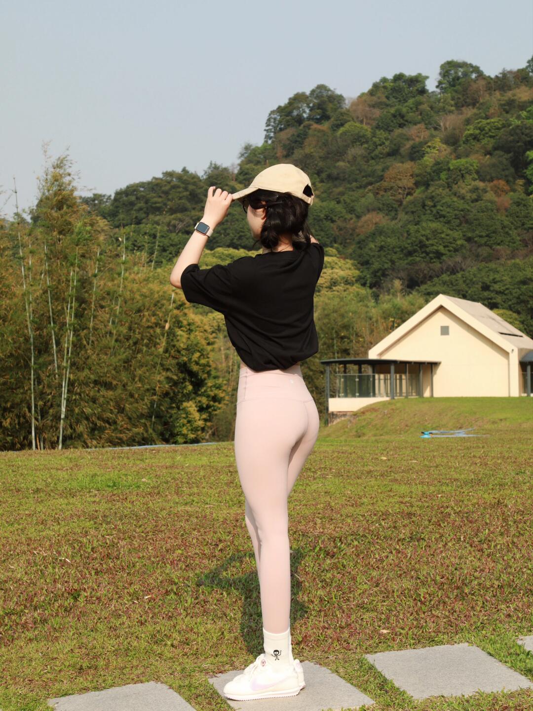 图片[2]-喜欢瑜伽的阳光快乐女孩【135P】04042-漫镜吧