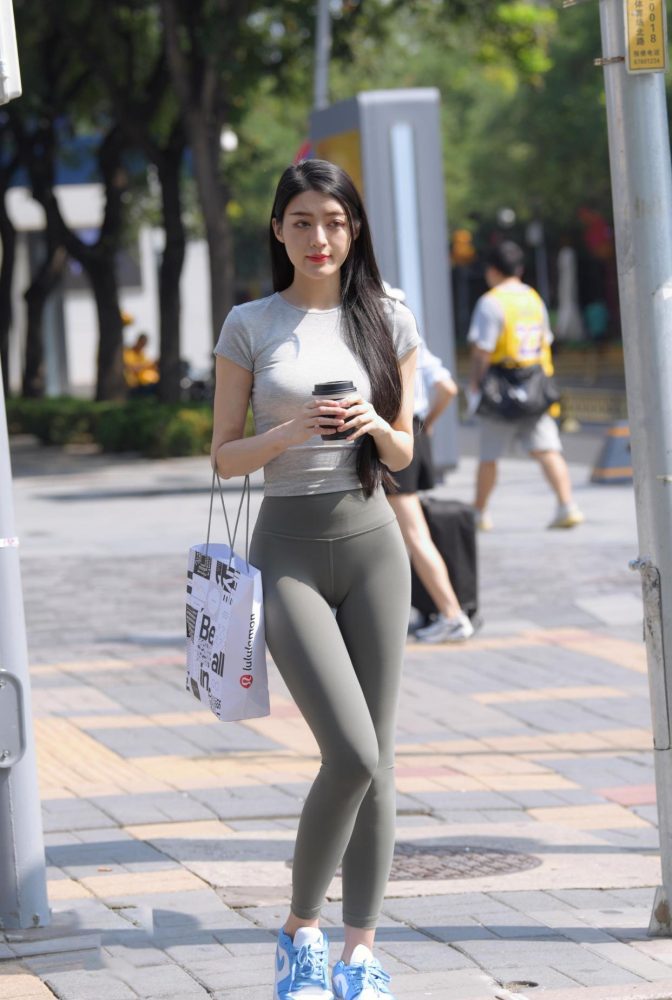 在外面逛街的瑜伽裤女孩J2240 449P1V-16.7GB-漫镜吧