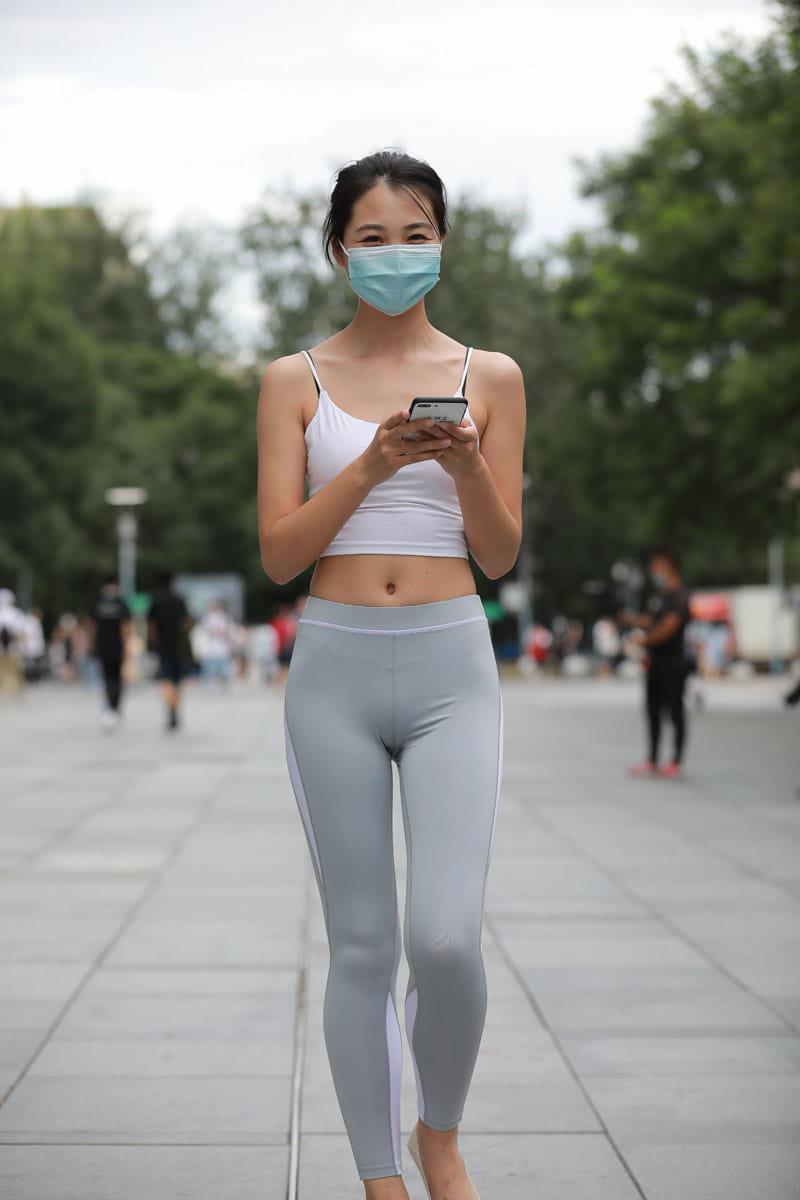图片[4]-灰色瑜伽裤姑娘笑容超甜 J5074 180P2V-2.15GB-漫镜吧