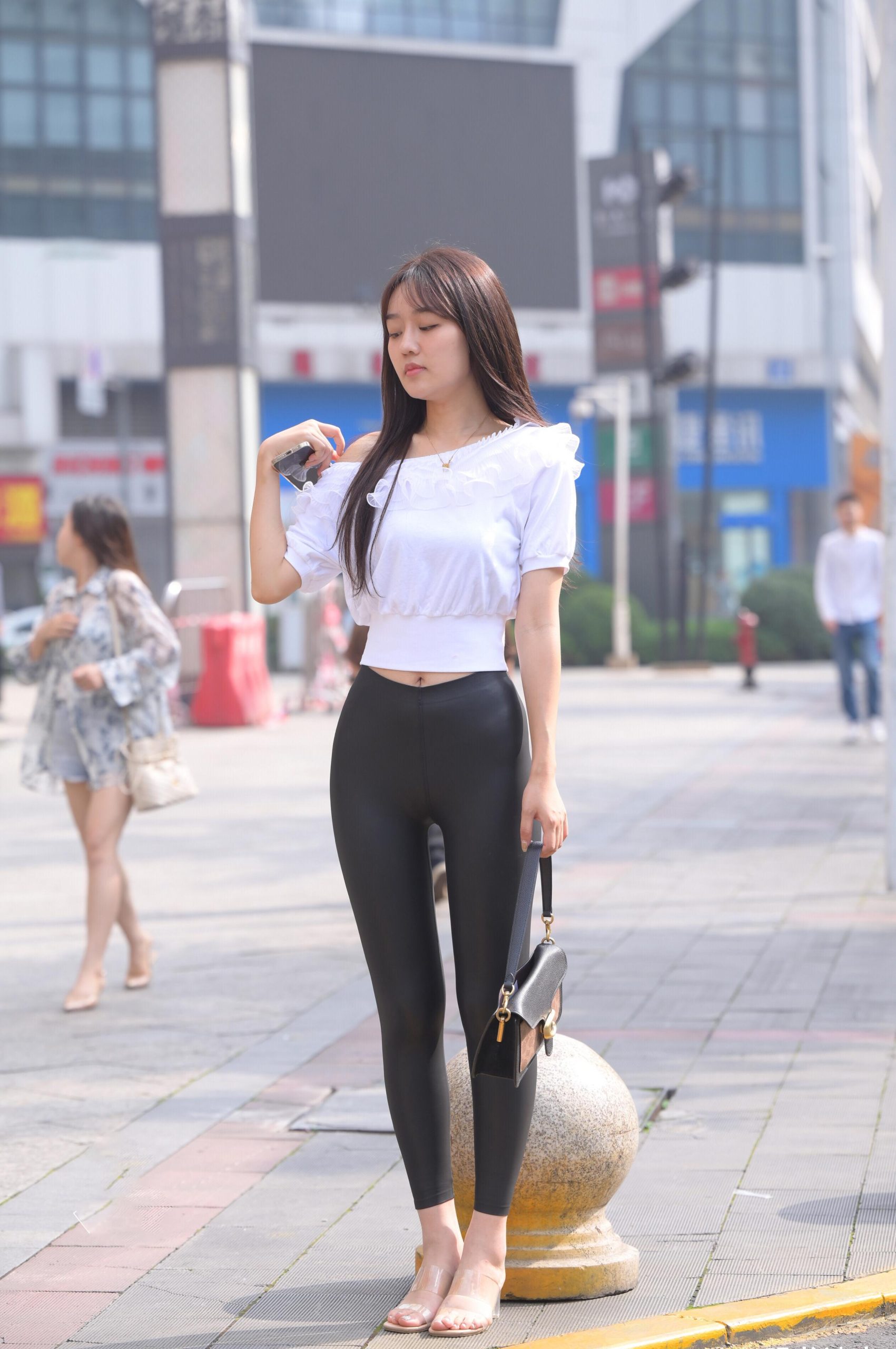 图片[4]-笑容非常甜美且治愈的皮裤女孩 J1945 751P1V-22.1GB-漫镜吧