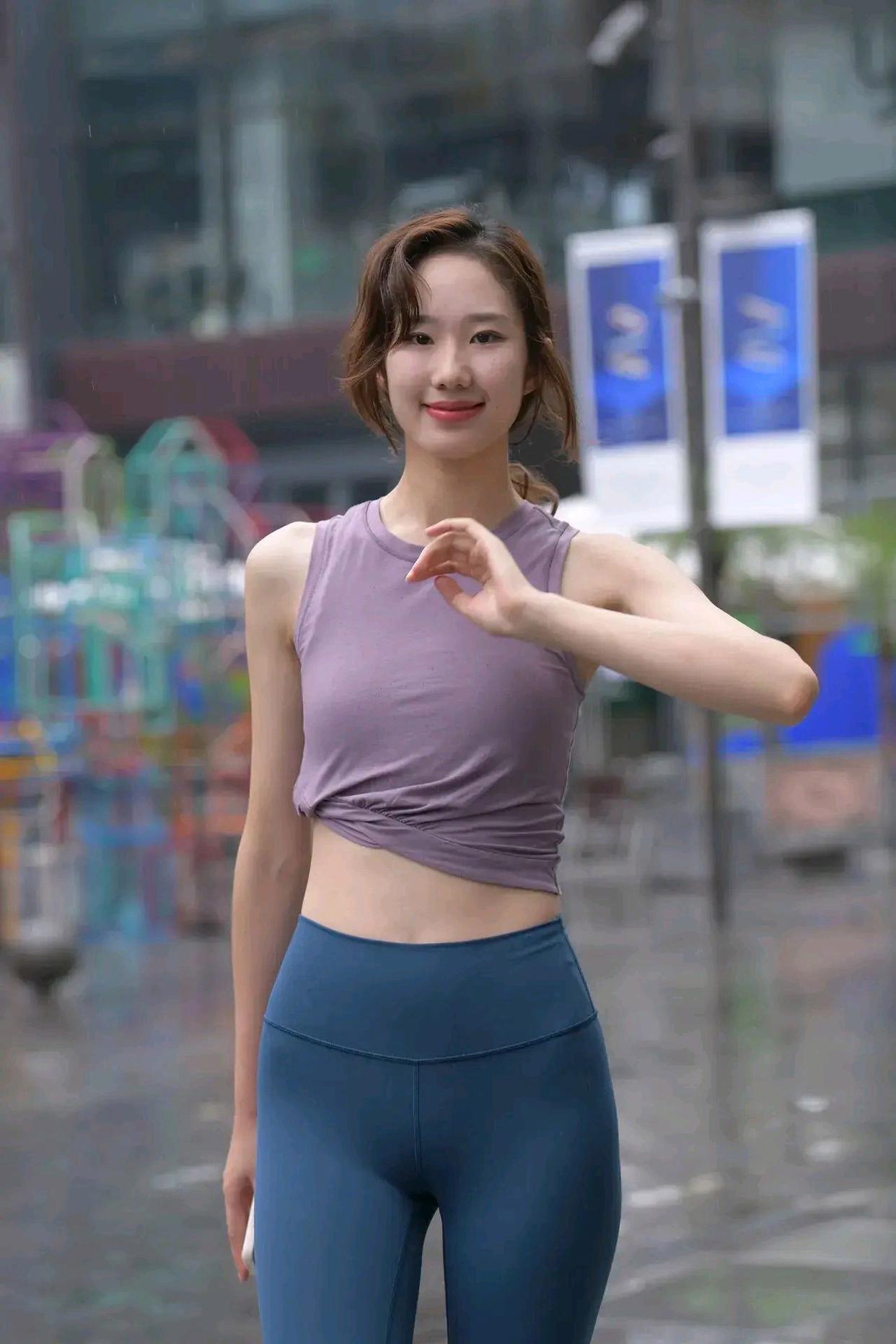图片[2]-像刘亦菲的蓝色瑜伽裤姑娘J2234 552P1V-20.5GB-漫镜吧