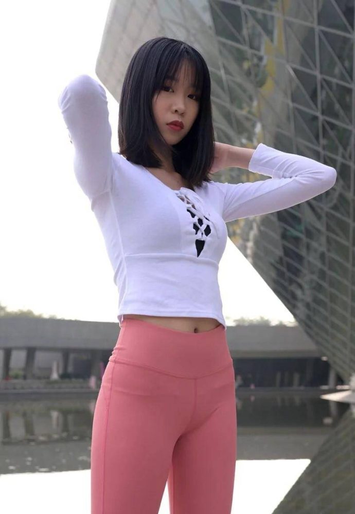 粉色瑜伽裤年轻女孩 J1311 417P17V-14.9GB-漫镜吧