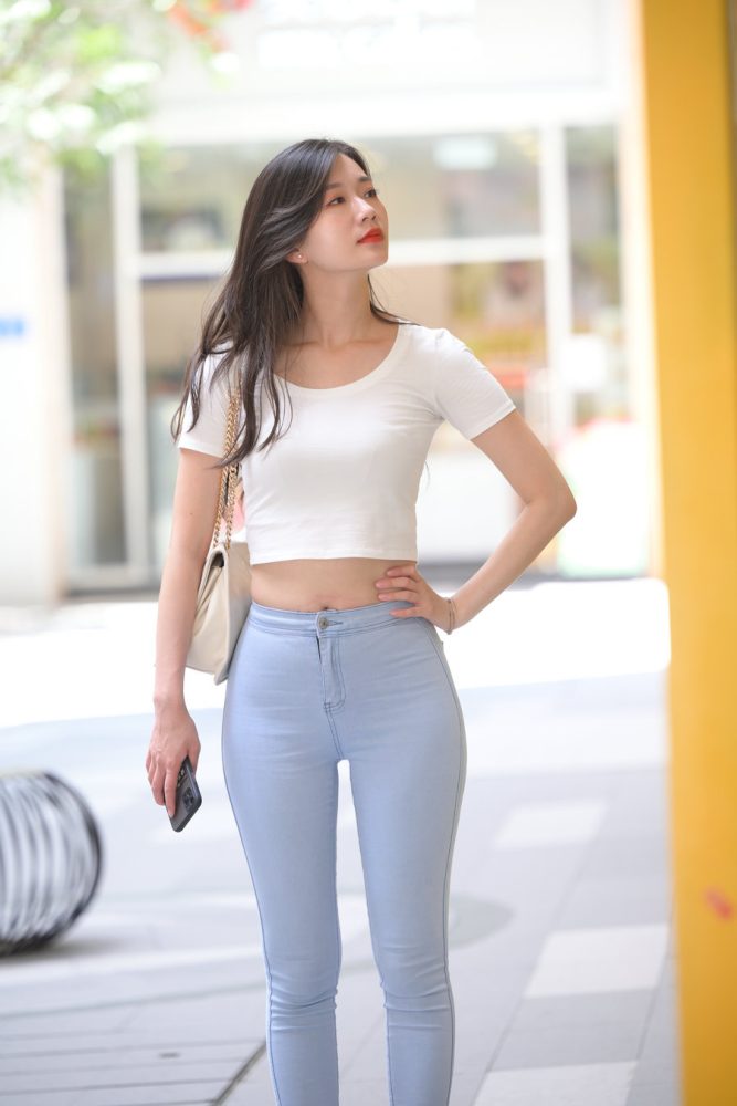 图片[2]-正在逛街的紧身牛仔裤女孩J1815 1112P1V-30.2GB-漫镜吧