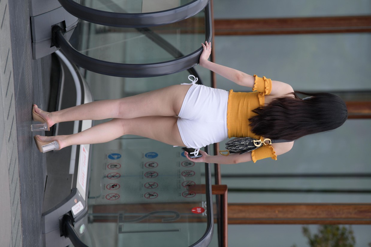 图片[3]-高腰白色短裤的漂亮女孩【767P】00065-漫镜吧