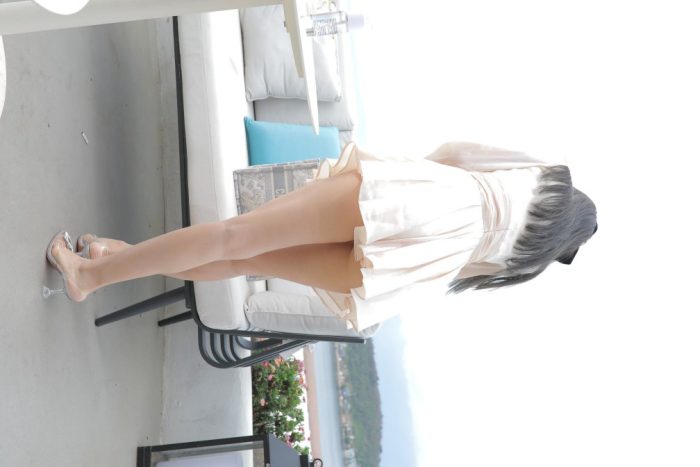 戴黑色蝴蝶结的长发女孩【369P】00027-漫镜吧