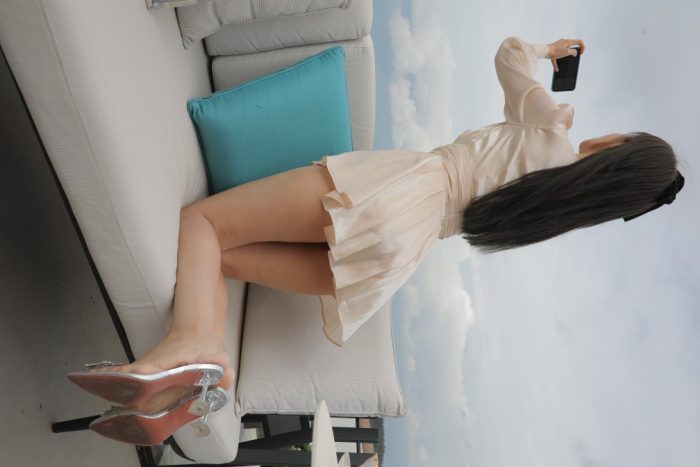 戴黑色蝴蝶结的长发女孩【369P】00027-漫镜吧