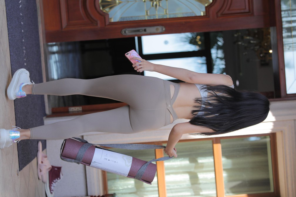 图片[5]-灰色瑜伽裤温柔的女孩【369P】00058-漫镜吧