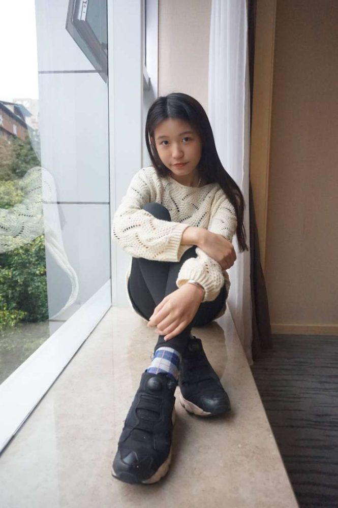 眼神很清澈的赤脚女孩【59P】20020-漫镜吧