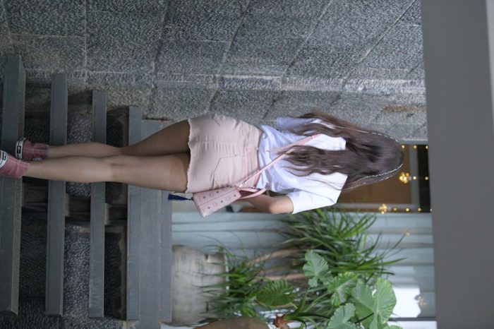 非常清纯甜美的短裙姑娘在逛街【458P】00052-漫镜吧