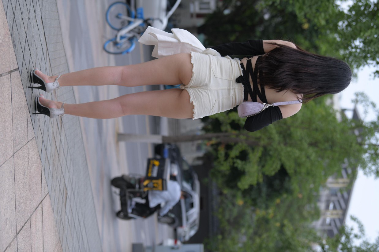 图片[5]-白色短裤的女生笑的很开心【177P】00035-漫镜吧