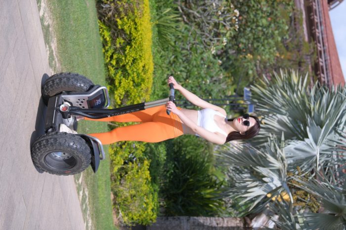 骑着平衡车的橘黄色瑜伽裤妹妹【620P】00054-漫镜吧