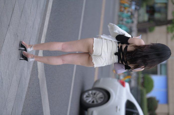 长发飘飘的白色热裤美丽女孩【49P】00029-漫镜吧