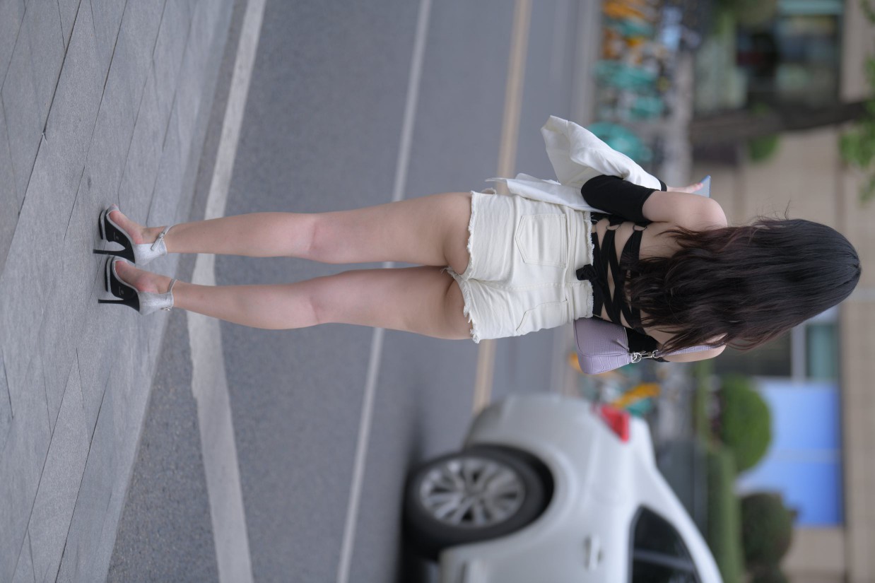 图片[2]-长发飘飘的白色热裤美丽女孩【49P】00029-漫镜吧