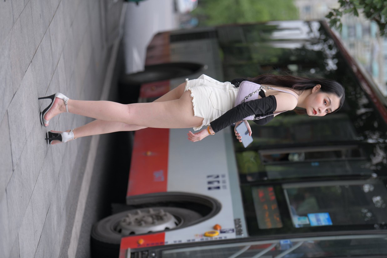 图片[3]-长发飘飘的白色热裤美丽女孩【49P】00029-漫镜吧