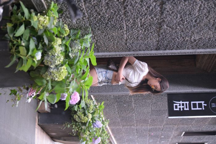 戴太阳镜的牛仔短裤紧身牛仔MM【167P】00021-漫镜吧