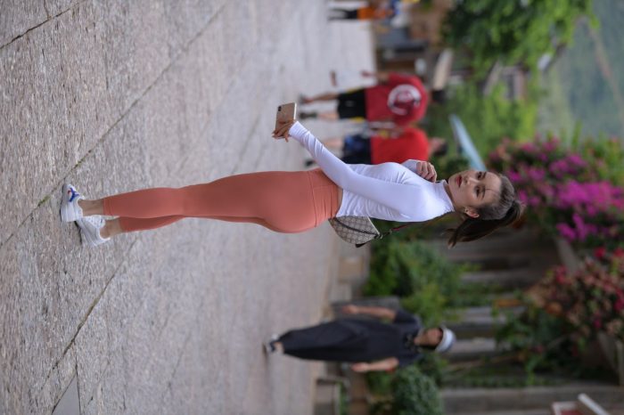 橙色瑜伽裤的高马尾姑娘【615P】00051-漫镜吧