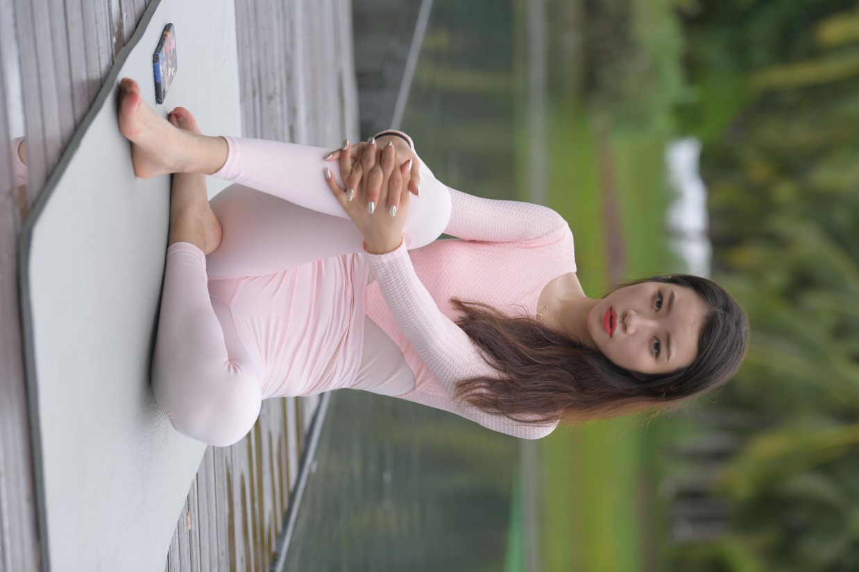 图片[7]-很漂亮眼睛也很大的白色瑜伽裤女孩【249P】00063-漫镜吧