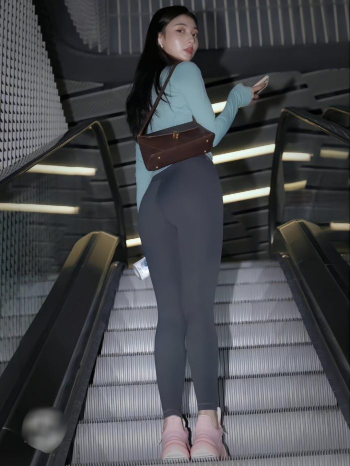 晚上逛商场的瑜伽裤漂亮女孩J2244 225P2V-15.1GB-漫镜吧