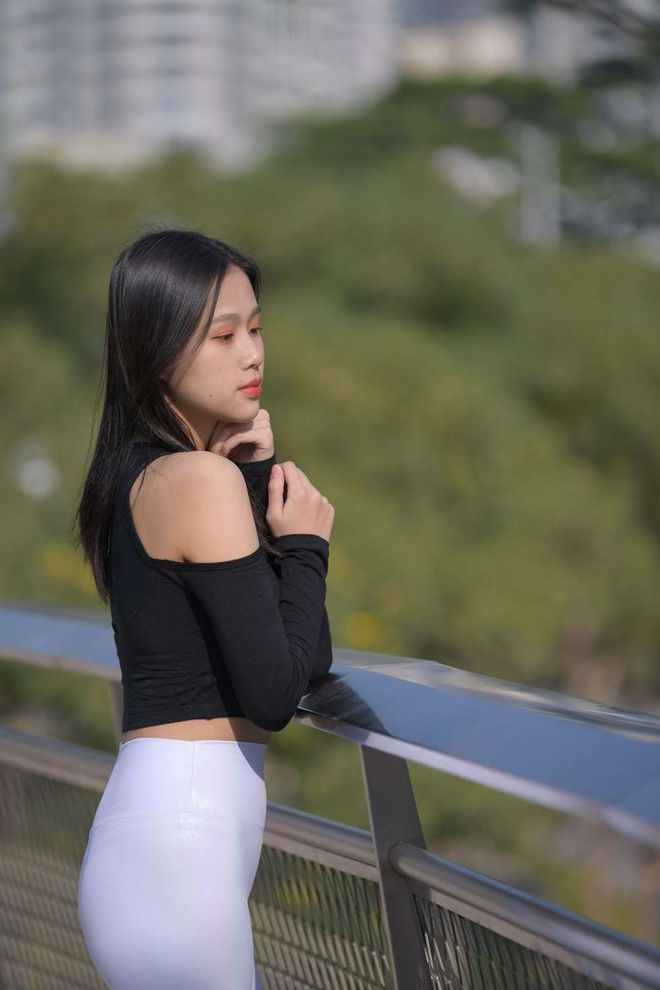图片[4]-穿紧身白裤的端庄女孩 J1436 674P1V-22.2GB-漫镜吧