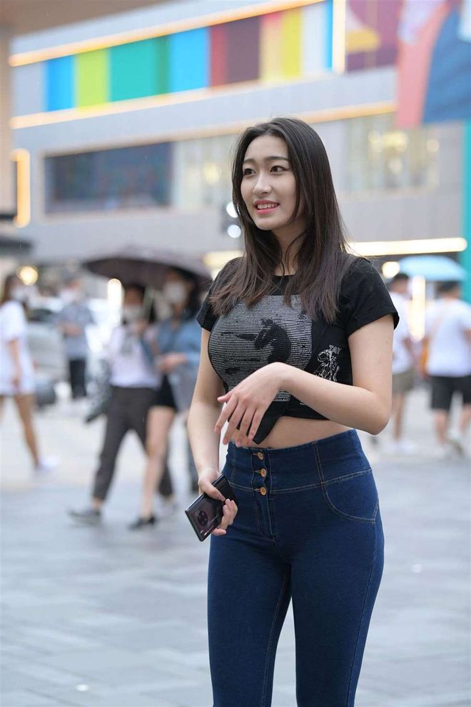 图片[3]-紧身牛仔裤女人J2784 240P-6.66GB-漫镜吧