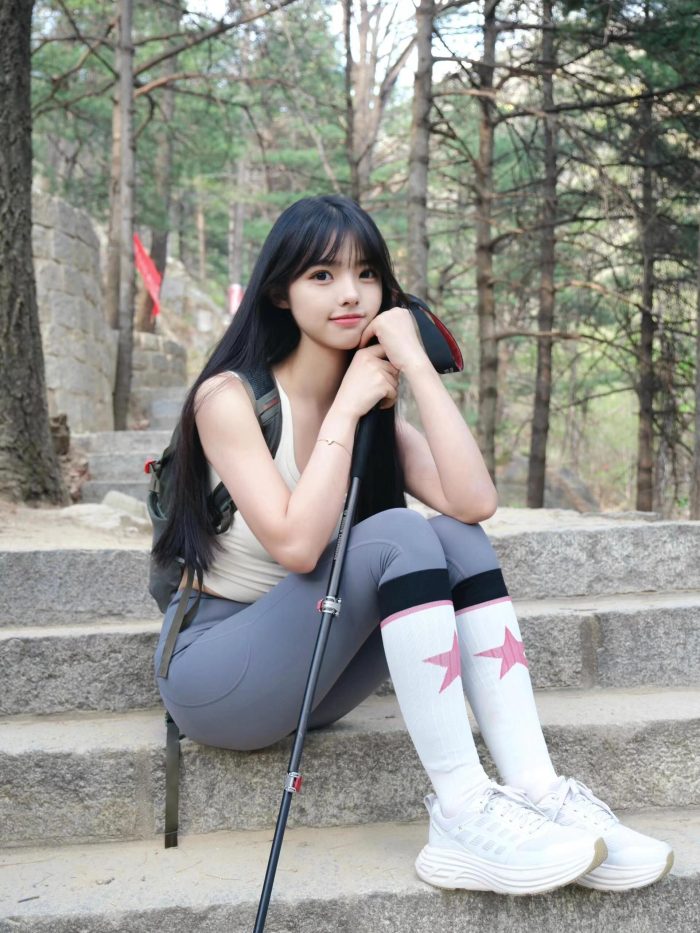 爱爬山的瑜伽裤MM，太甜美了！~-漫镜吧