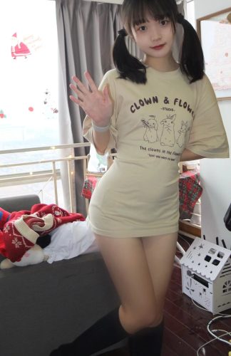 图片[9]-网格丝袜的清纯双马尾小姑娘-漫镜吧