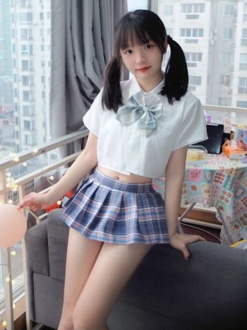 图片[7]-网格丝袜的清纯双马尾小姑娘-漫镜吧