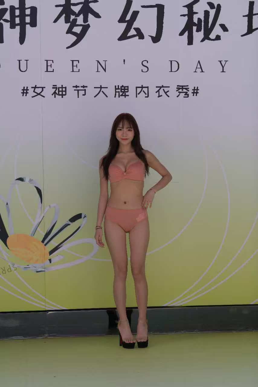 【免费】粉色和白色内衣秀（136P）-漫镜吧