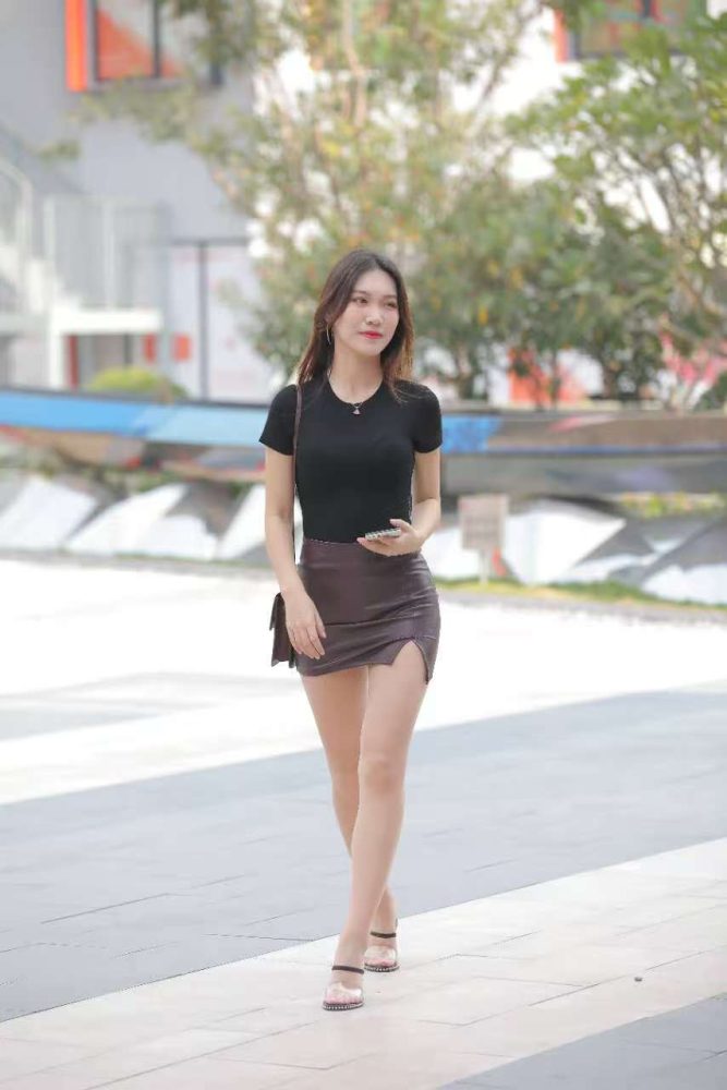 褐色皮短裙丝袜美女（696P）84003-漫镜吧