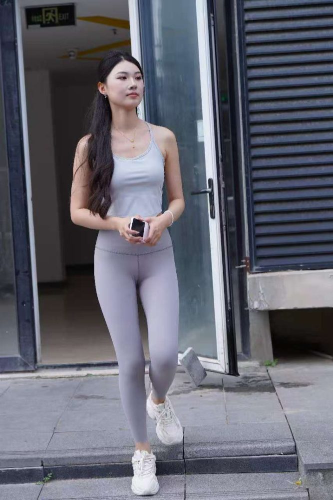 灰色瑜伽运动装（493P）84082-漫镜吧