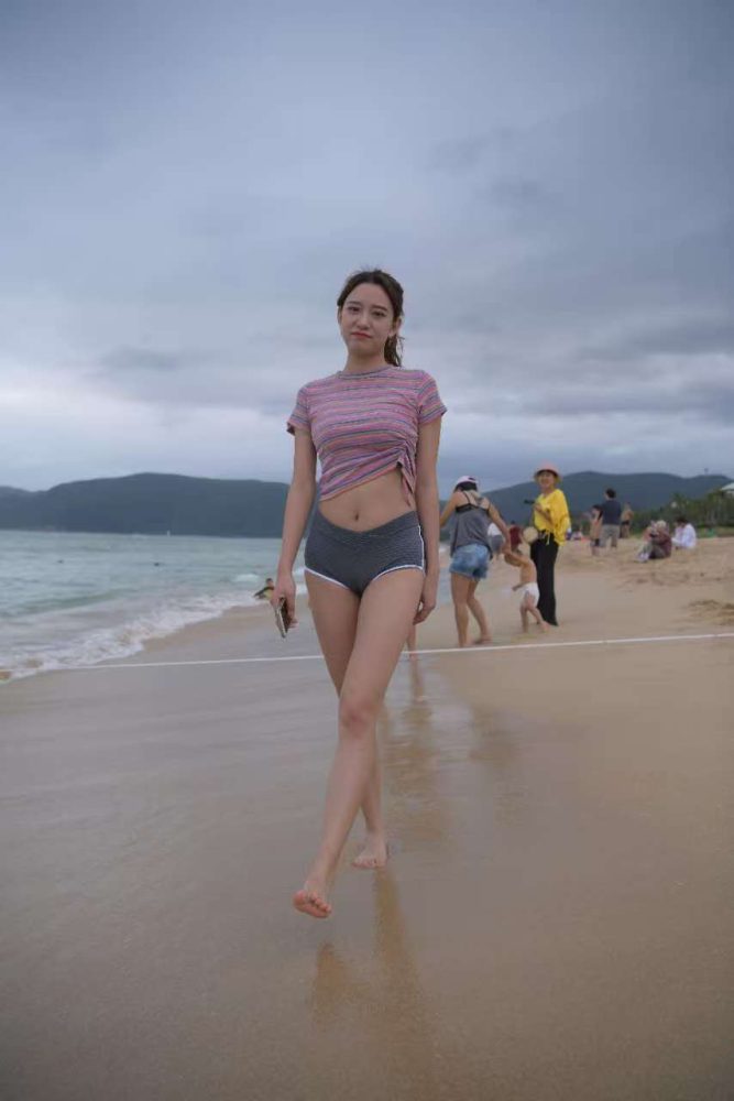 灰色热裤美女（526P）84097-漫镜吧