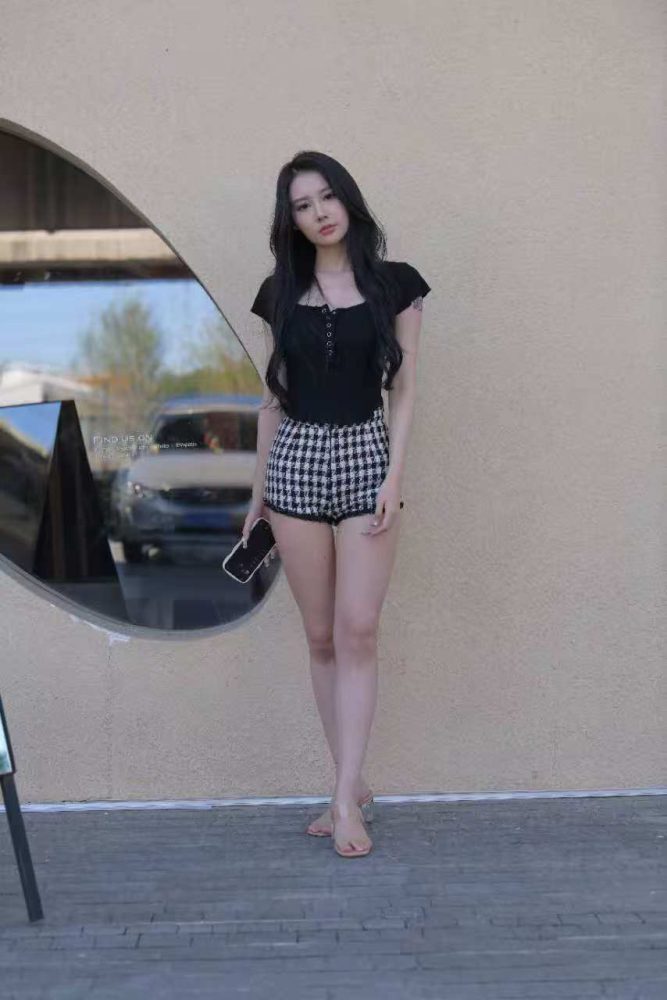 黑色格子热裤校园风女孩（671P）84098-漫镜吧