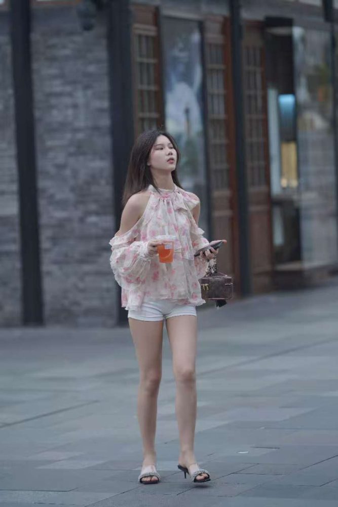 白色短裤修长美腿（143P+1V）85017-漫镜吧