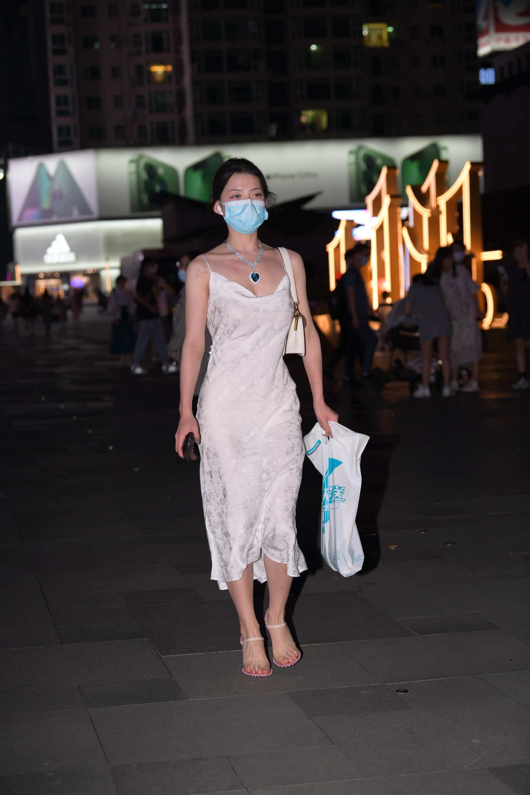 街拍作品 诱人长裙少妇[146P3.08GB]-漫镜吧